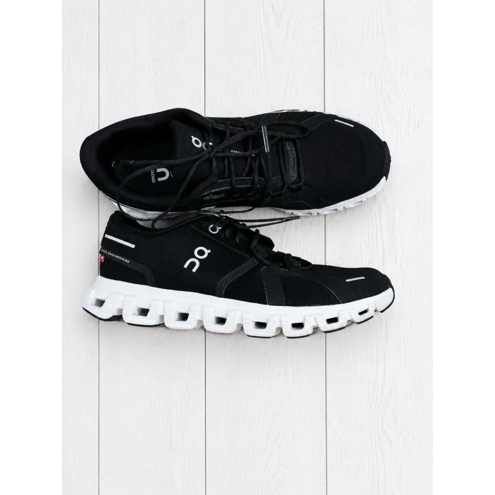 On Cloud 6 Womens Running Shoes Black White Sneakers US 8 Low Top Activewear